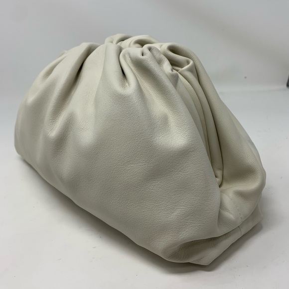 Bottega Veneta The Pouch Leather Clutch - Picture 3 of 16